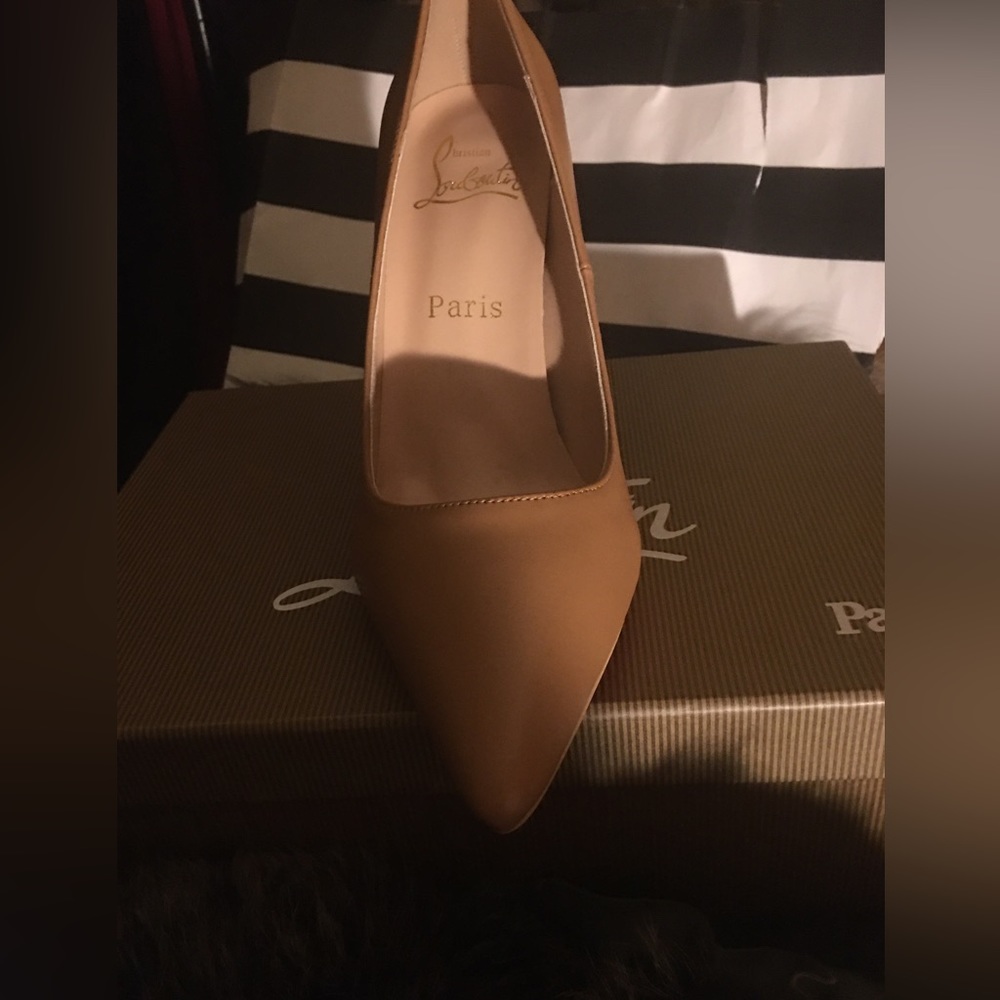 Leather Nude fashion heels red bottom